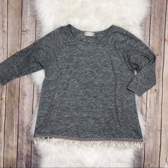Altar'd State Tops - Altar’d State | Tassel Hem Gray 3/4 Sleeve Top S